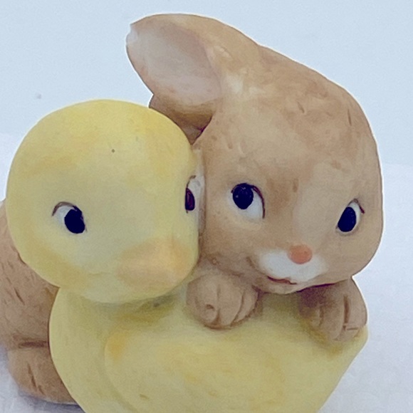 Vintage Enesco Bunny Rabbit With Chick Ceramic Miniature Figurine 1982 - Picture 5 of 7